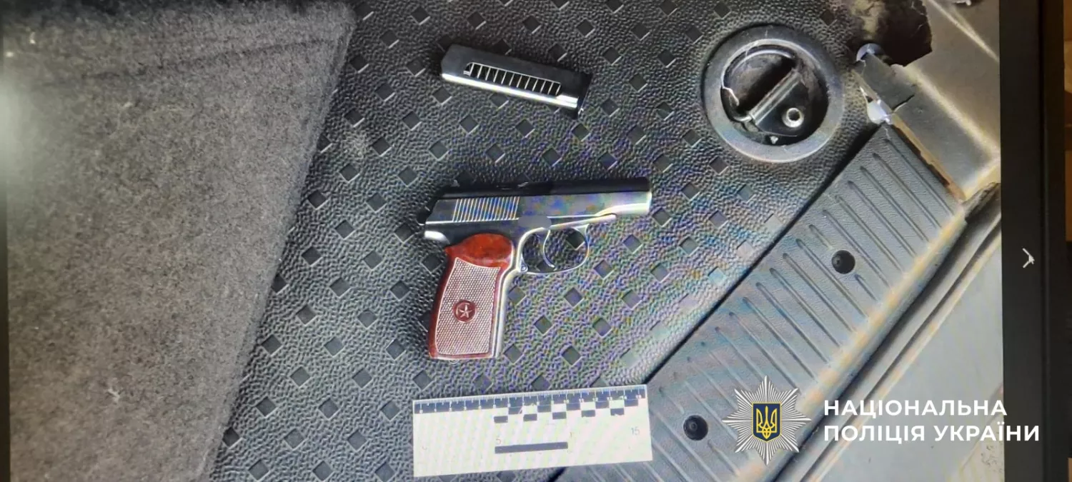 у Миколаївському районі поліцейські затримали підозрюваних у скоєнні злочину. Фото: поліція Миколаївшини