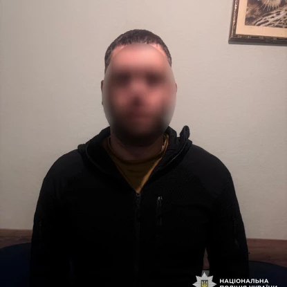 у Миколаївському районі поліцейські затримали підозрюваних у скоєнні злочину. Фото: поліція Миколаївшини