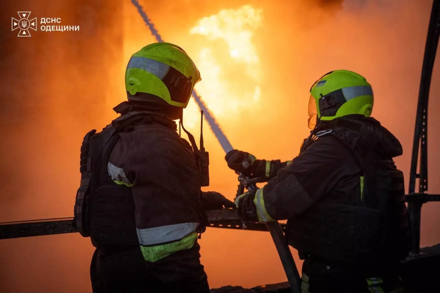 Росіяни масовано атакували Одещину 5 жовтня, виникли пожежі. Фото: ДСНС