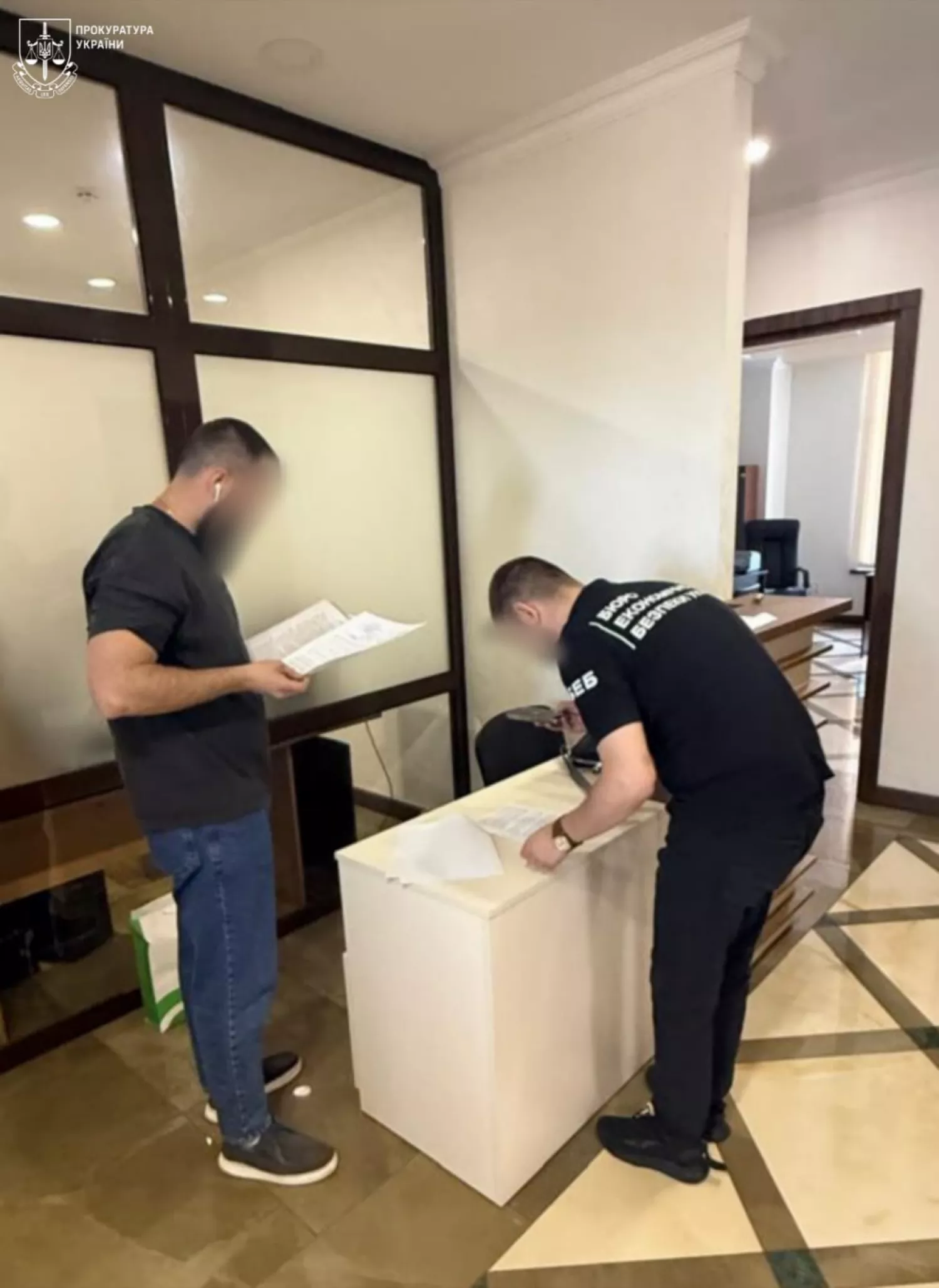 На Одещині адвокатку судитимуть за захоплення зернового термінала. Фото прокуратури