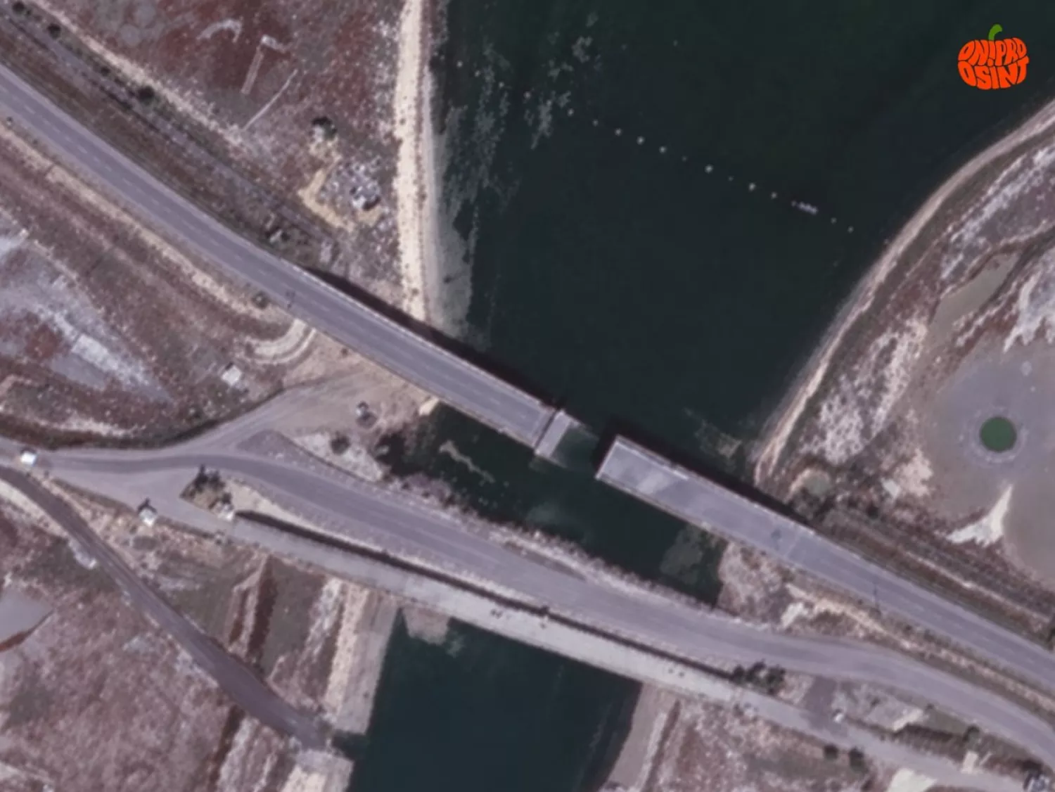 На Чонгарському мосту зафіксували значні руйнування. Фото: Dnipro Osint ⟨ Гарбуз ⟩