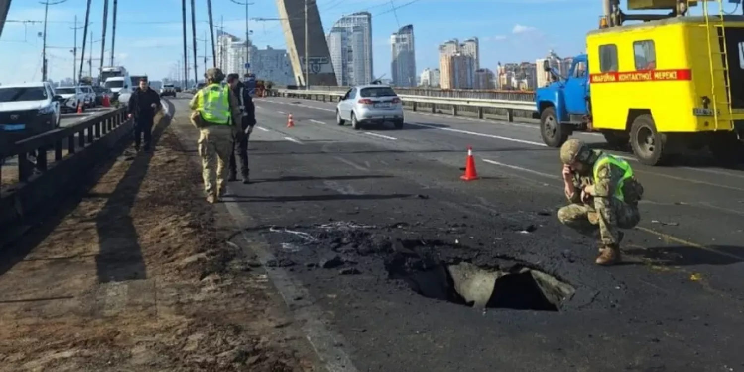 У Києві завершили ремонт Північного мосту після атаки росіян. Фото: hromadske