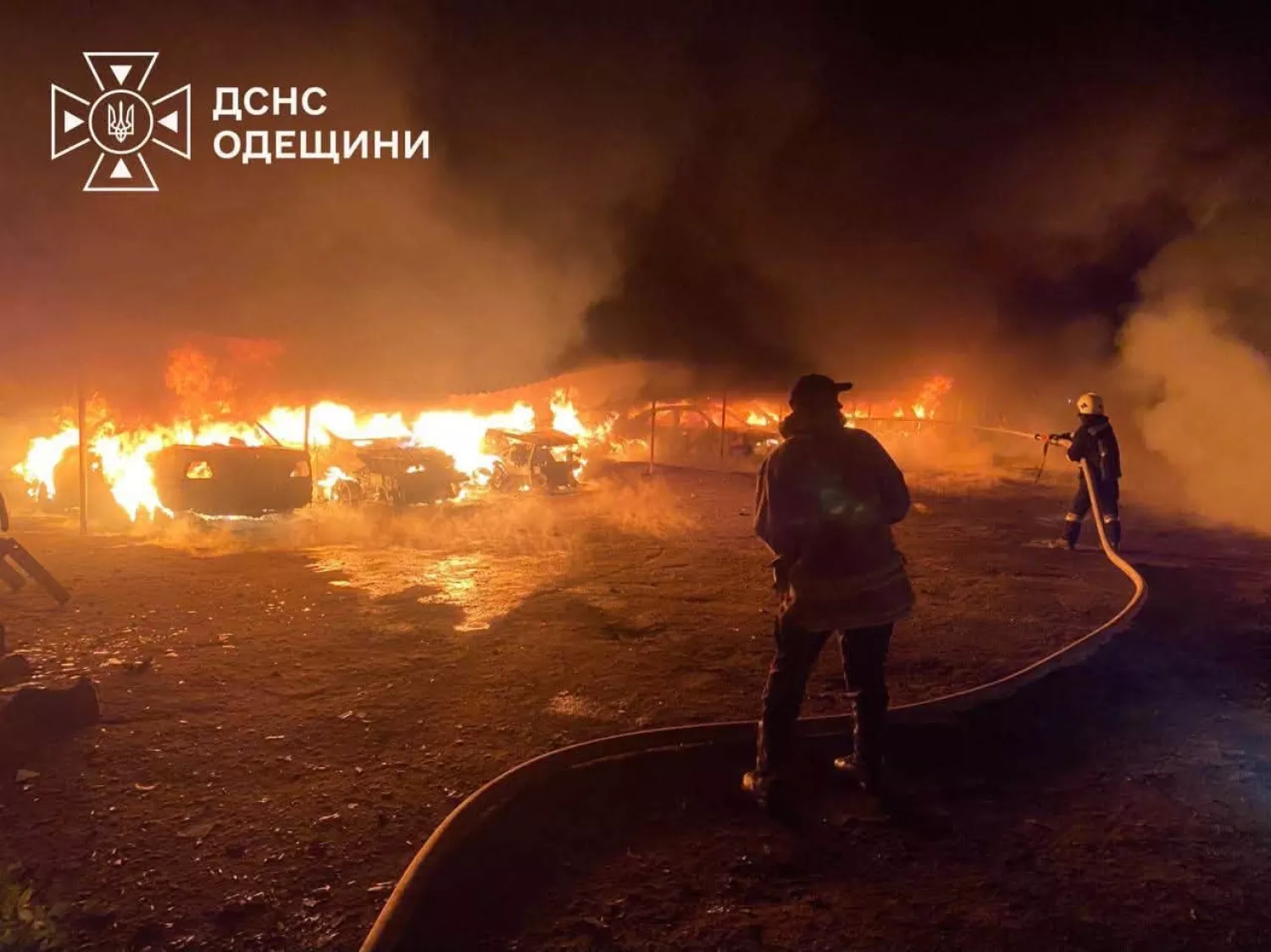 Пожежа яка виникла через обстріл Одеської області 8 жовтня. Фото: ДСНС