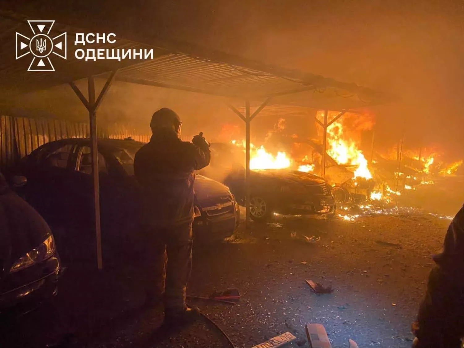 Пожежа яка виникла через обстріл Одеської області 8 жовтня. Фото: ДСНС
