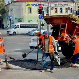 На трьох вулицях Миколаєва ремонтують дорожнє покриття. Фото: «ЕЛУ Автодоріг»
