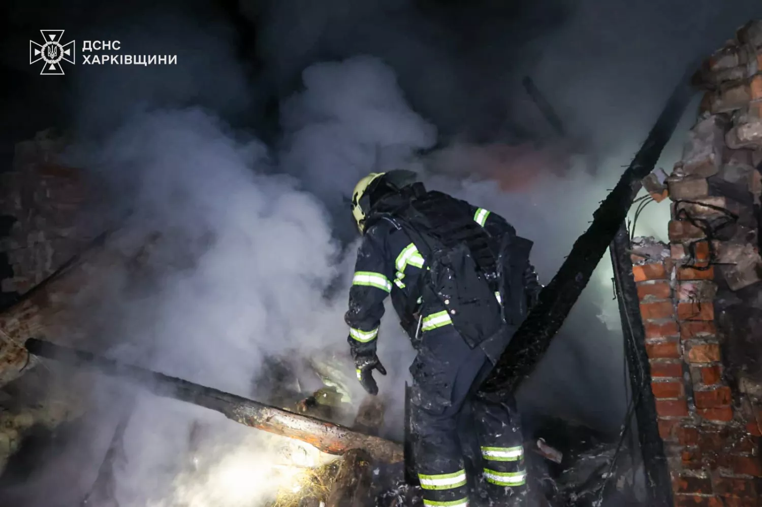 Наслідки російського обстрілу в Богодухові, що на Харківщині. Фото: ДСНС