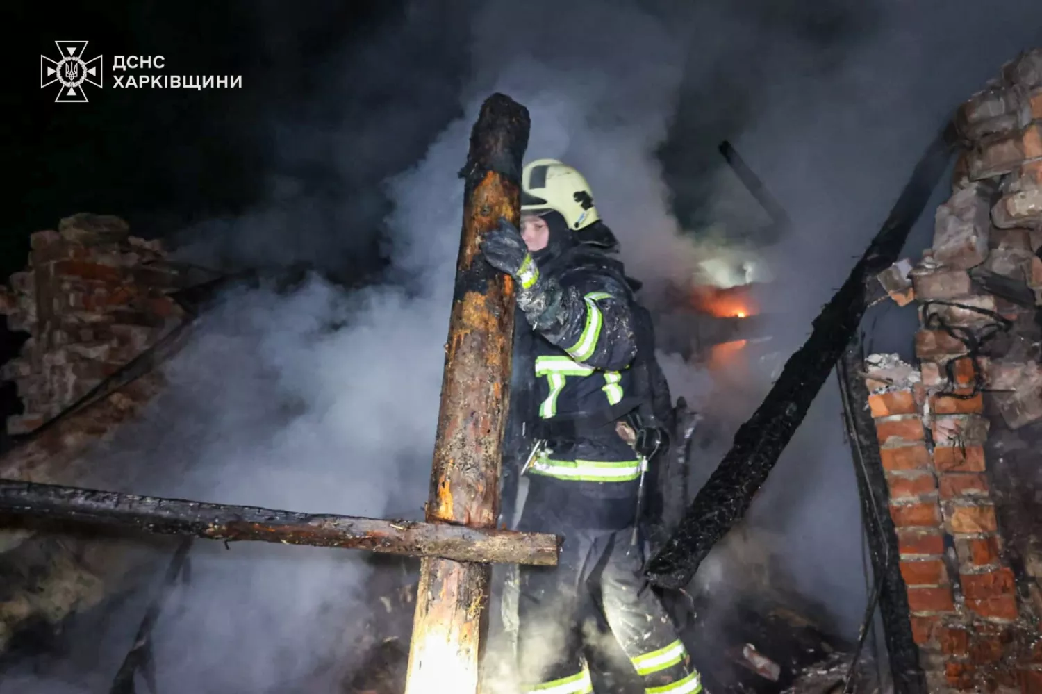 Наслідки російського обстрілу в Богодухові, що на Харківщині. Фото: ДСНС