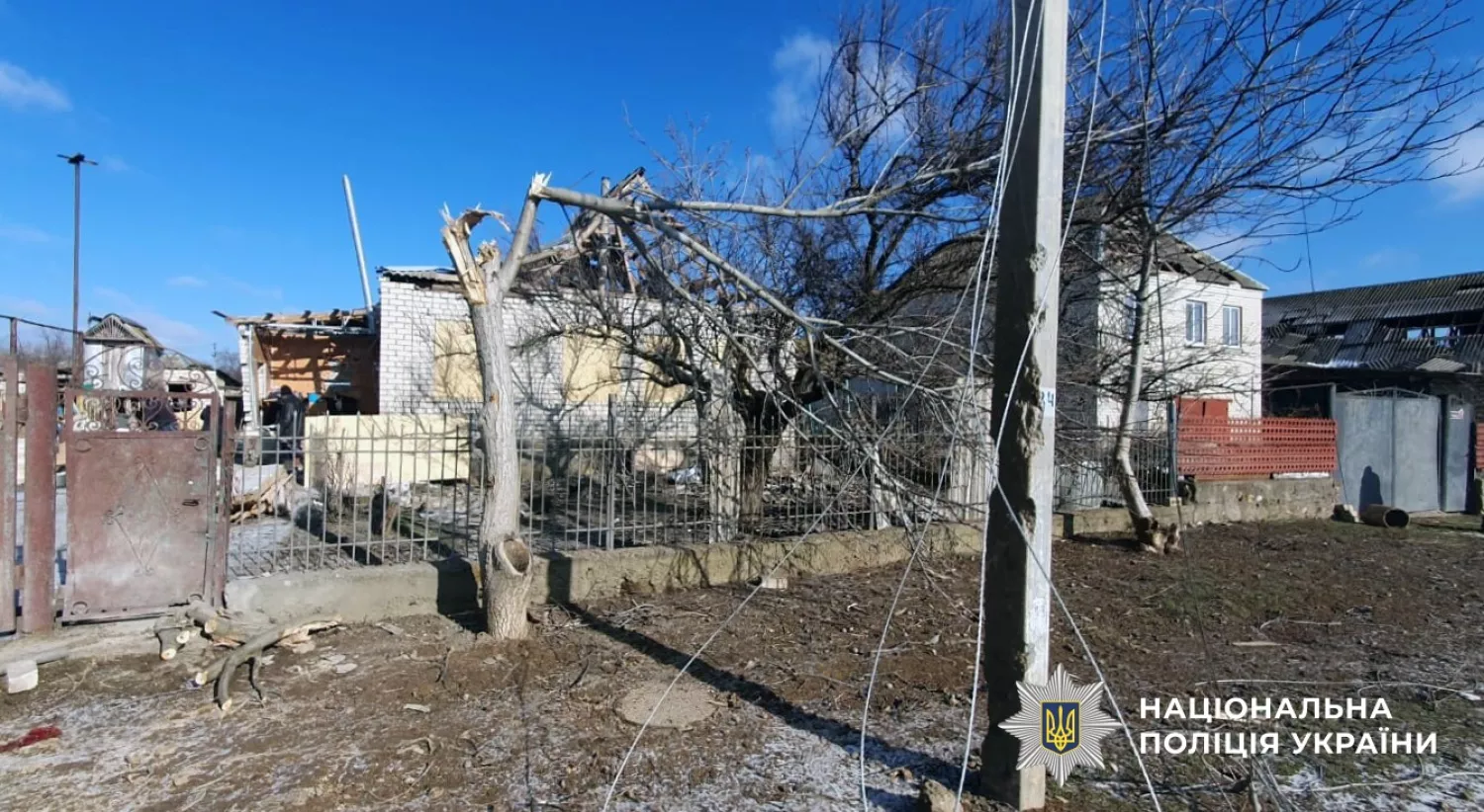 Наслідки обстрілу Херсонщини 8 лютого. Фото: Поліція Херсонської області