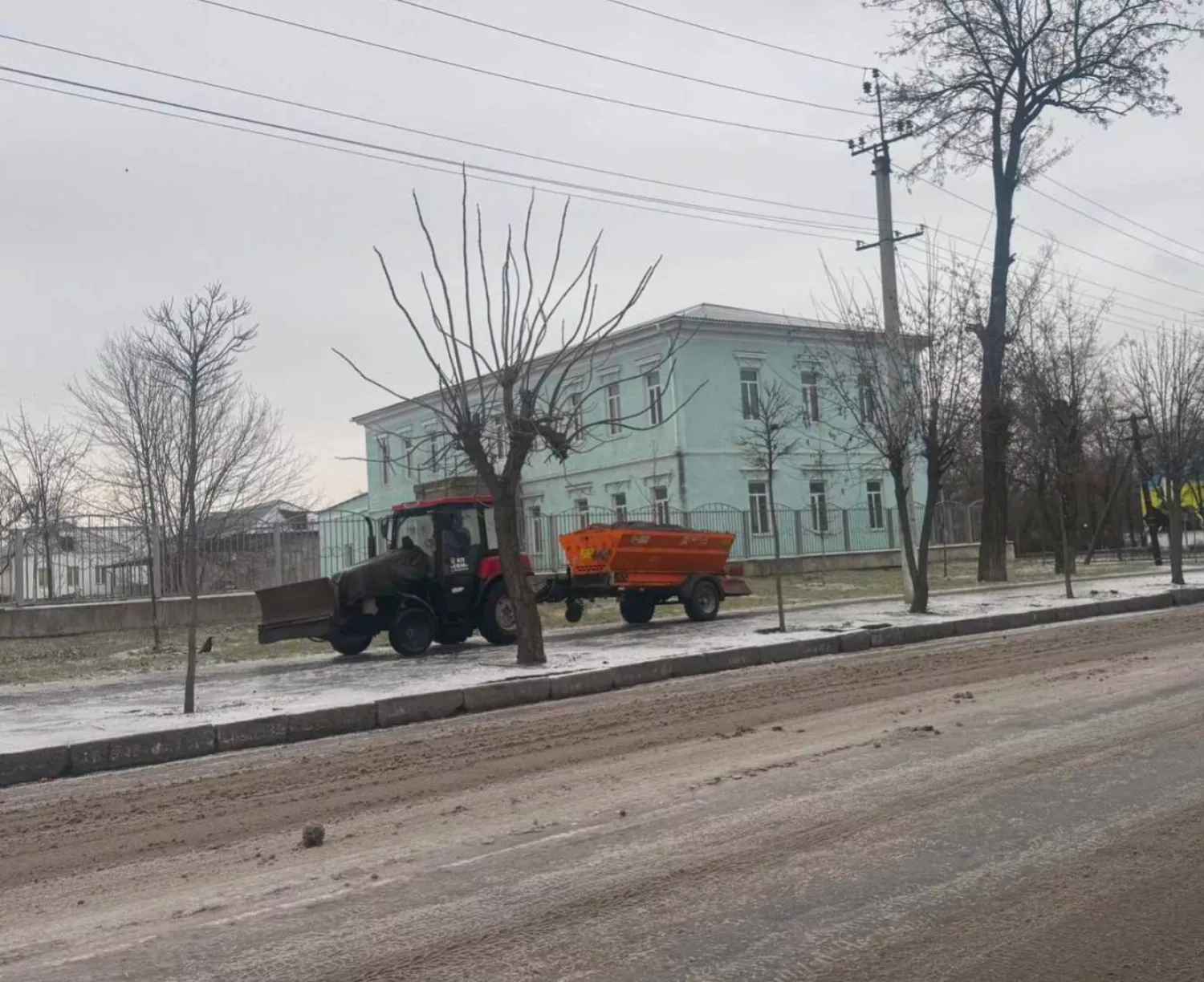 Прибирання доріг у Вознесенську у січні 2026 року. Фото: Вознесенська міська рада