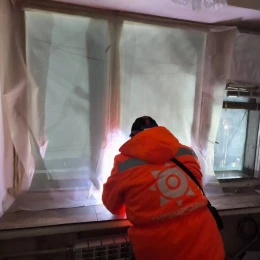 Комунальні служби ліквідовують наслідки атаки на Одесу 12 лютого. Фото: МВА