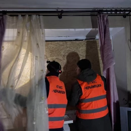 Комунальні служби ліквідовують наслідки атаки на Одесу 12 лютого. Фото: МВА