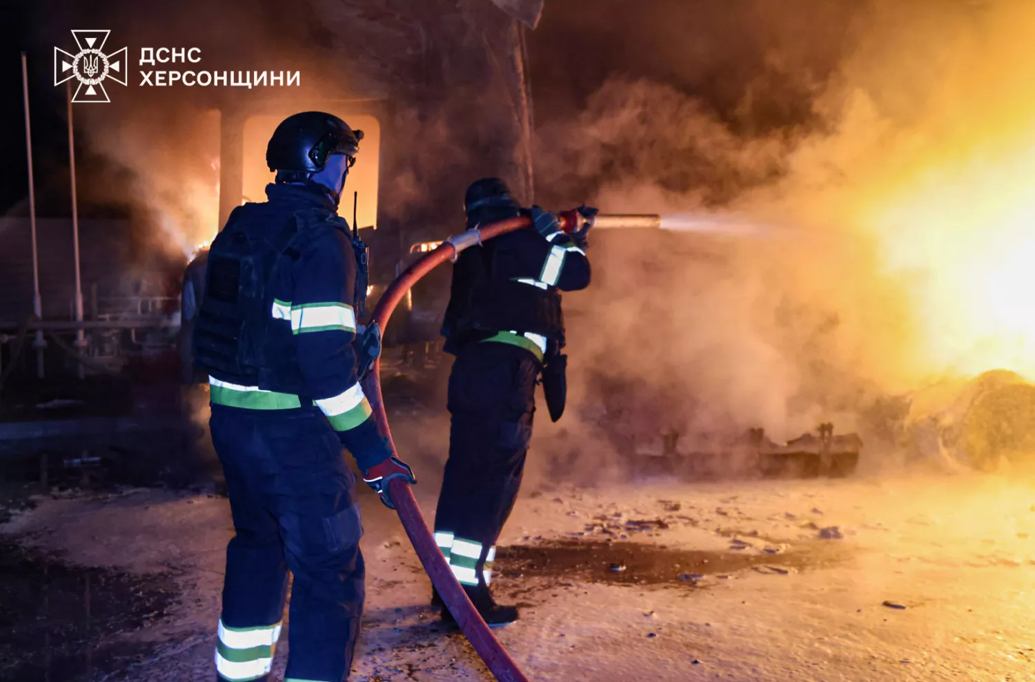 Наслідки влучання дрона у АЗС на Херсонщині 11 лютого. Фото: ДСНС