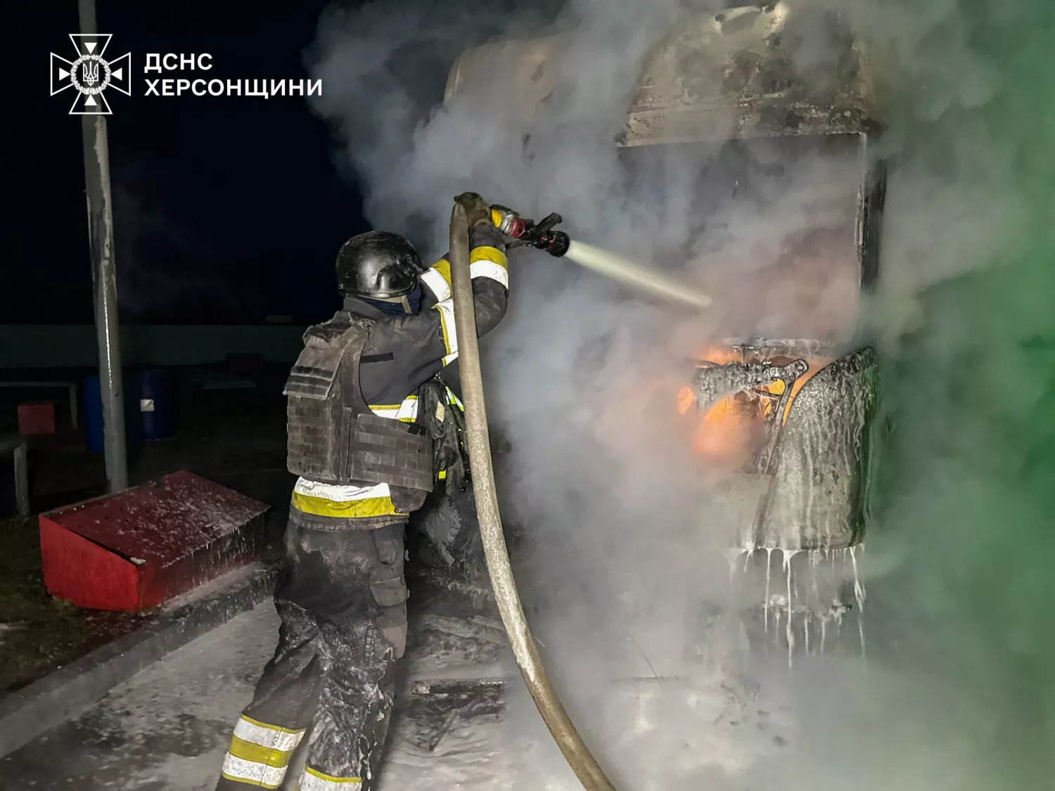 Наслідки влучання дрона у АЗС на Херсонщині 11 лютого. Фото: ДСНС