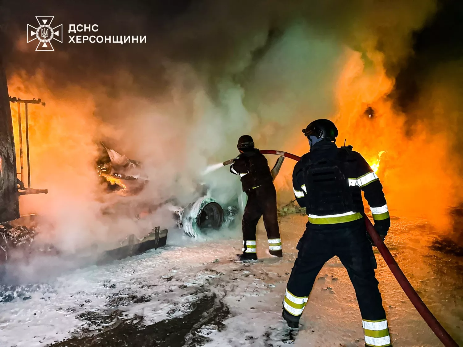 Наслідки влучання дрона у АЗС на Херсонщині 11 лютого. Фото: ДСНС