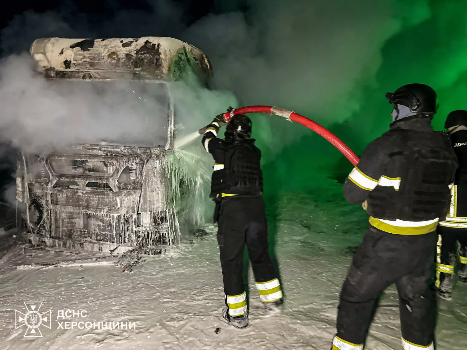 Наслідки влучання дрона у АЗС на Херсонщині 11 лютого. Фото: ДСНС