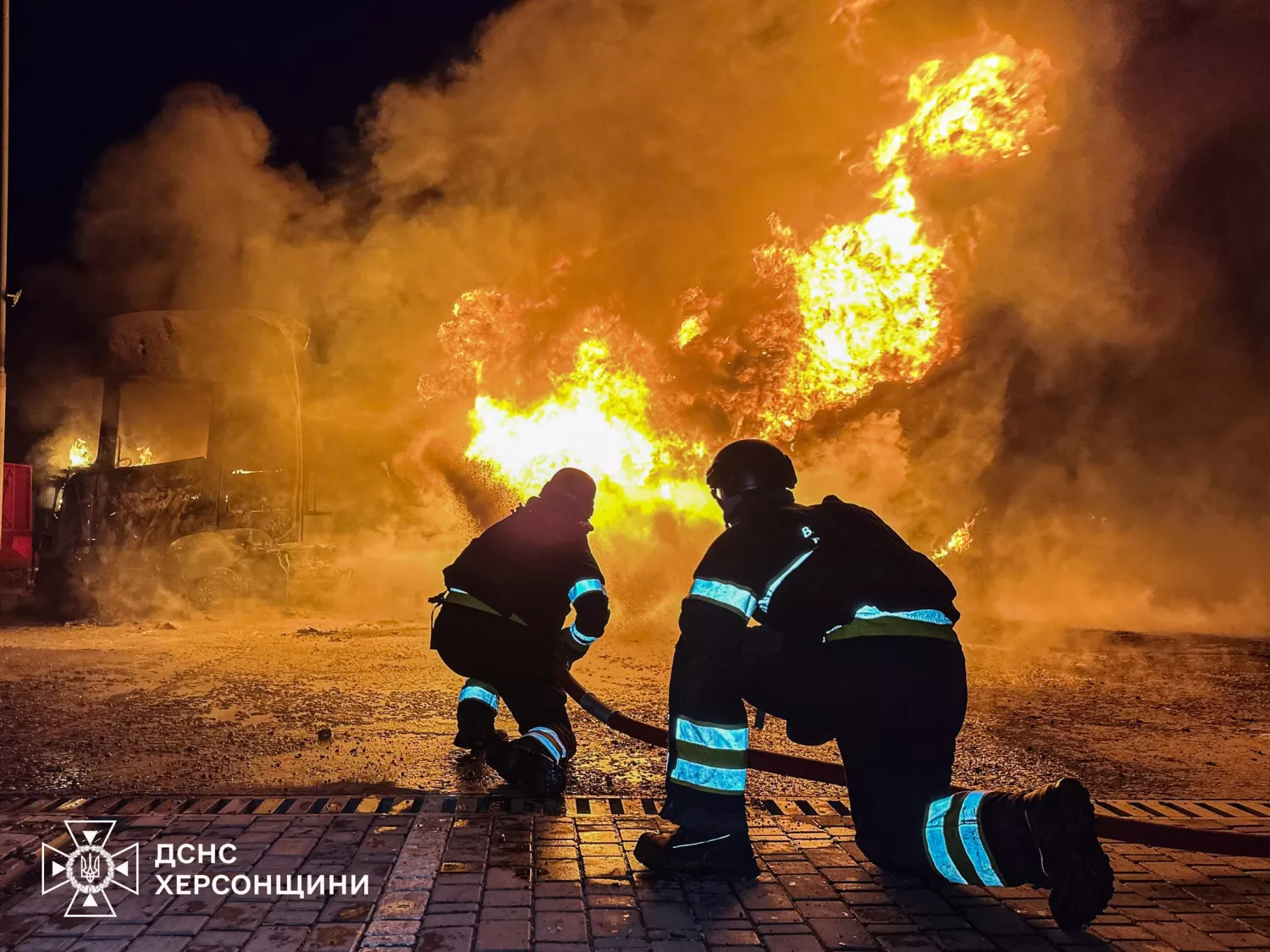 Наслідки влучання дрона у АЗС на Херсонщині 11 лютого. Фото: ДСНС