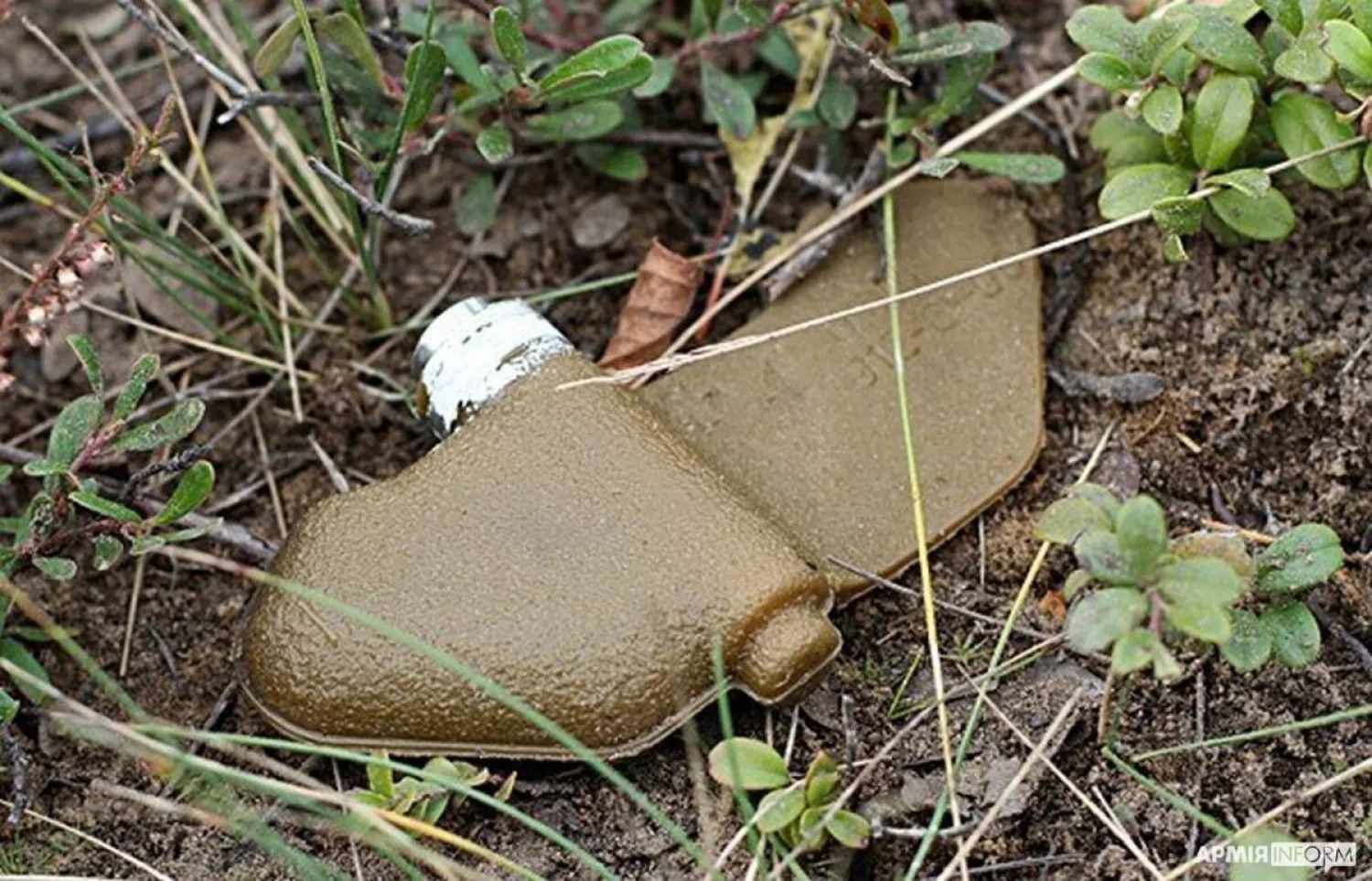 Протипіхотна міна ПФМ-1, &laquo;пелюстка&raquo;. Фото: armyinform.com.ua