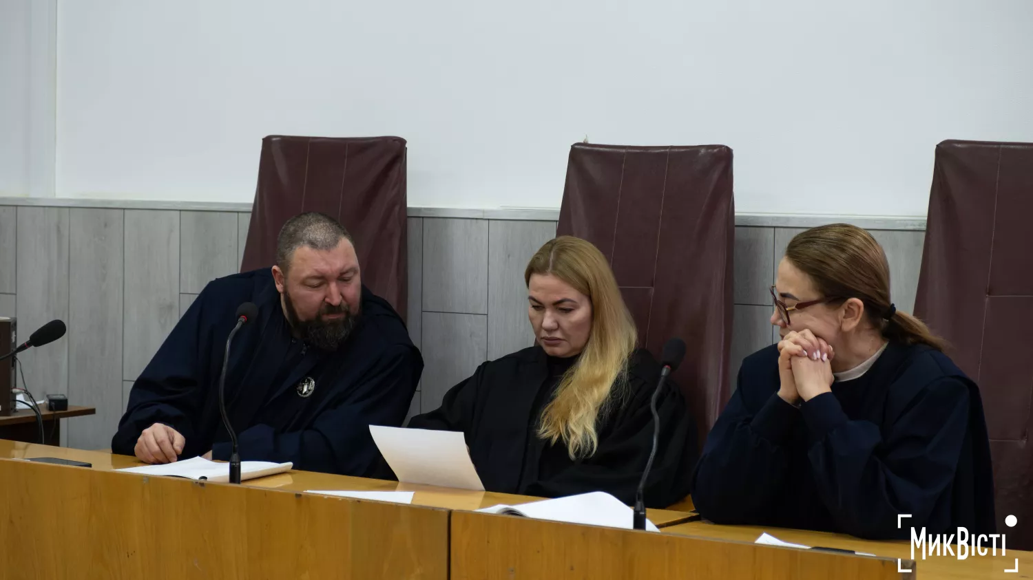 Судді вивчають клопотання, подане захисником Едуарда Шевченка. Фото: Аліса Мелік-Адамян, МикВісті