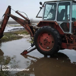 Через танення снігу та дощі на Миколаївщині підтопило майже 50 домоволодінь. Фото: ДСНС в Миколаївській області