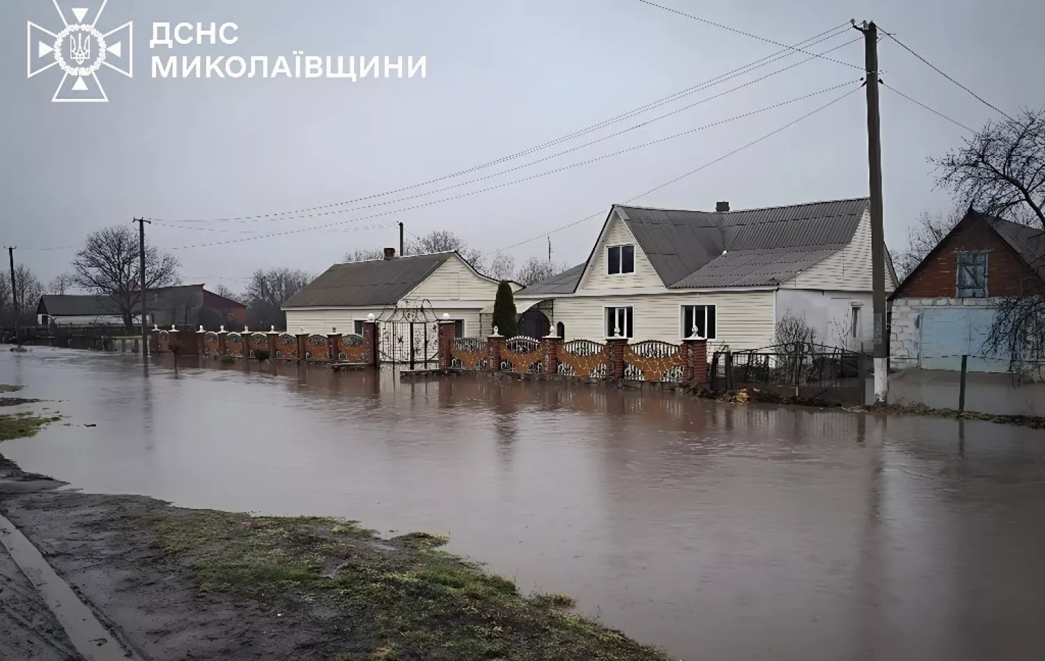 Через танення снігу та дощі на Миколаївщині підтопило майже 50 домоволодінь. Фото: ДСНС в Миколаївській області