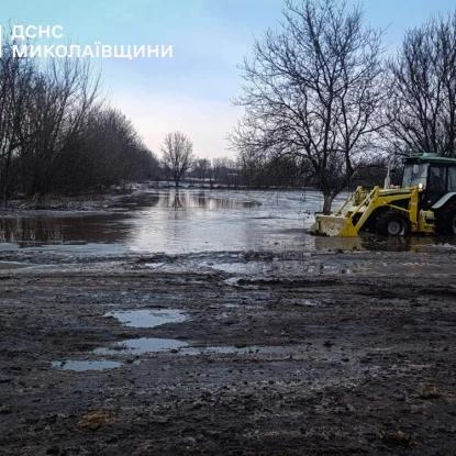 Через танення снігу та дощі на Миколаївщині підтопило майже 50 домоволодінь. Фото: ДСНС в Миколаївській області