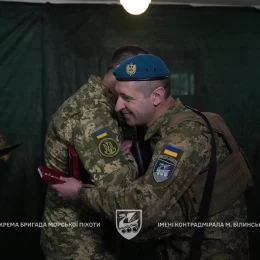 Командувач ВМС нагородив миколаївських військових 36-ої бригади морської піхоти. Фото: 36-та окрема бригада морської піхоти