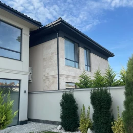 Незаконно набуте майно. Фото: ДБР