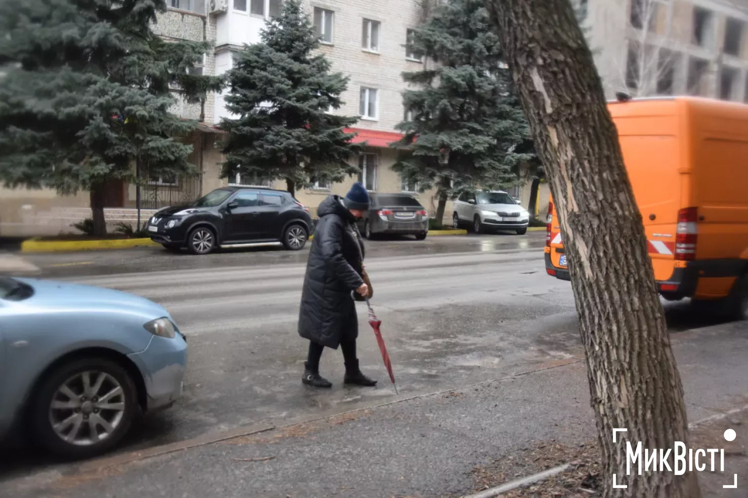 Реальний стан деяких тротуарів у Миколаєві 18 лютого 2026 року. Фото: МикВісті