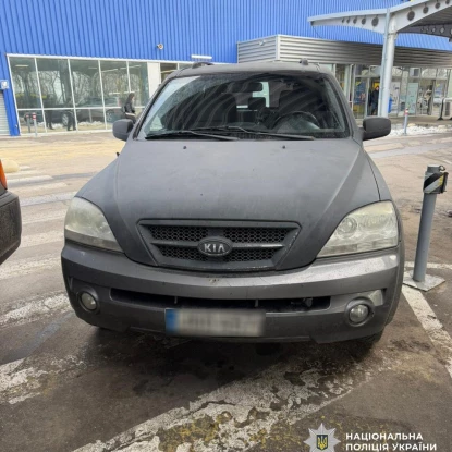 Миколаєві військовослужбовця підозрюють у продажі гуманітарних авто ЗСУ. Фото: поліція Миколаївщини