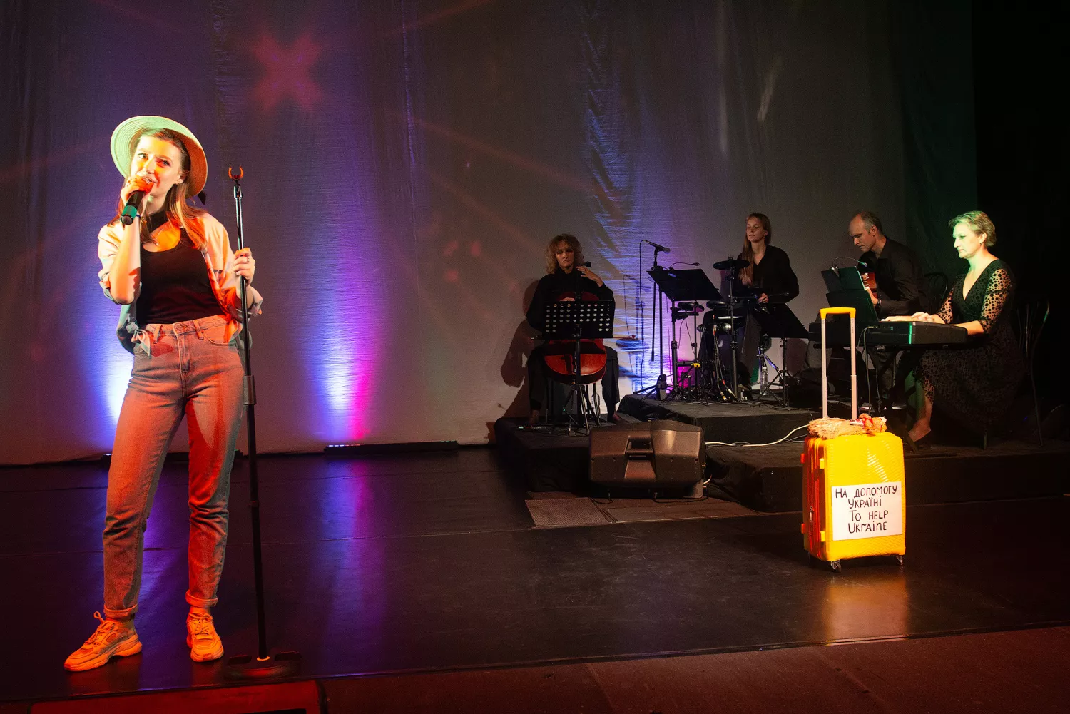 Фото: Академічний український театр