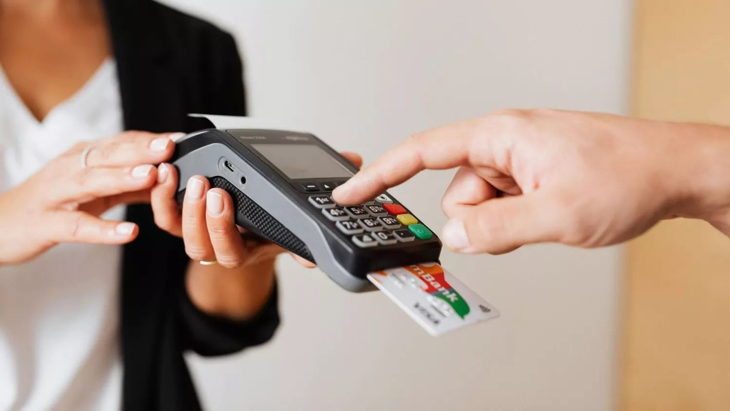 Уряд запускає пілотний проєкт національного сервісу «єЧек». Ілюстративне фото: Pexels