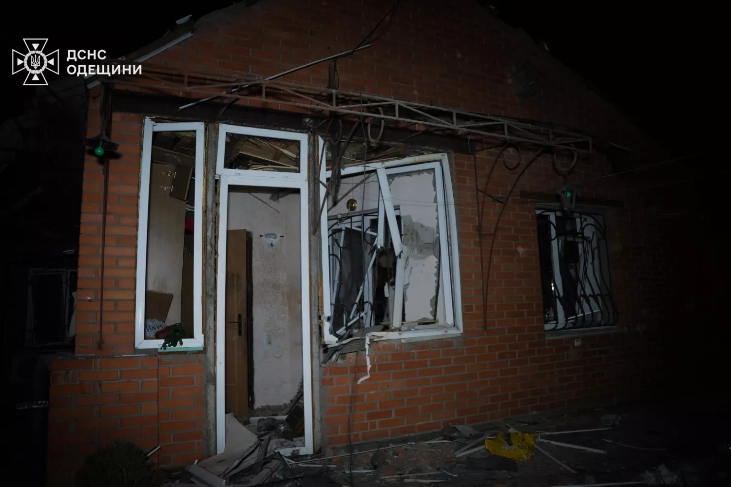 Наслідки обстрілу Одеси 21 лютого. Фото: ДСНС