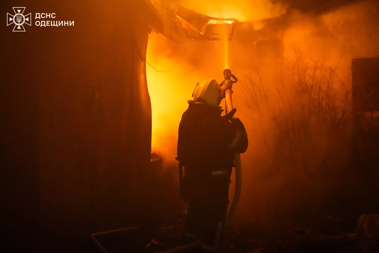 Наслідки обстрілу Одеси 21 лютого. Фото: ДСНС