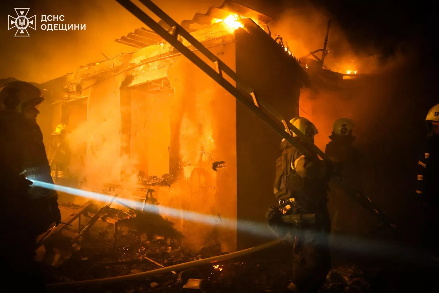 Наслідки обстрілу Одеси 21 лютого. Фото: ДСНС