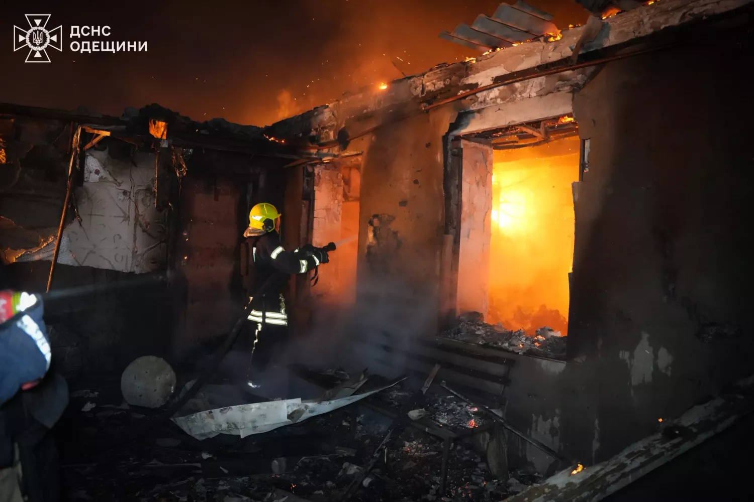 Наслідки обстрілу Одеси 21 лютого. Фото: ДСНС