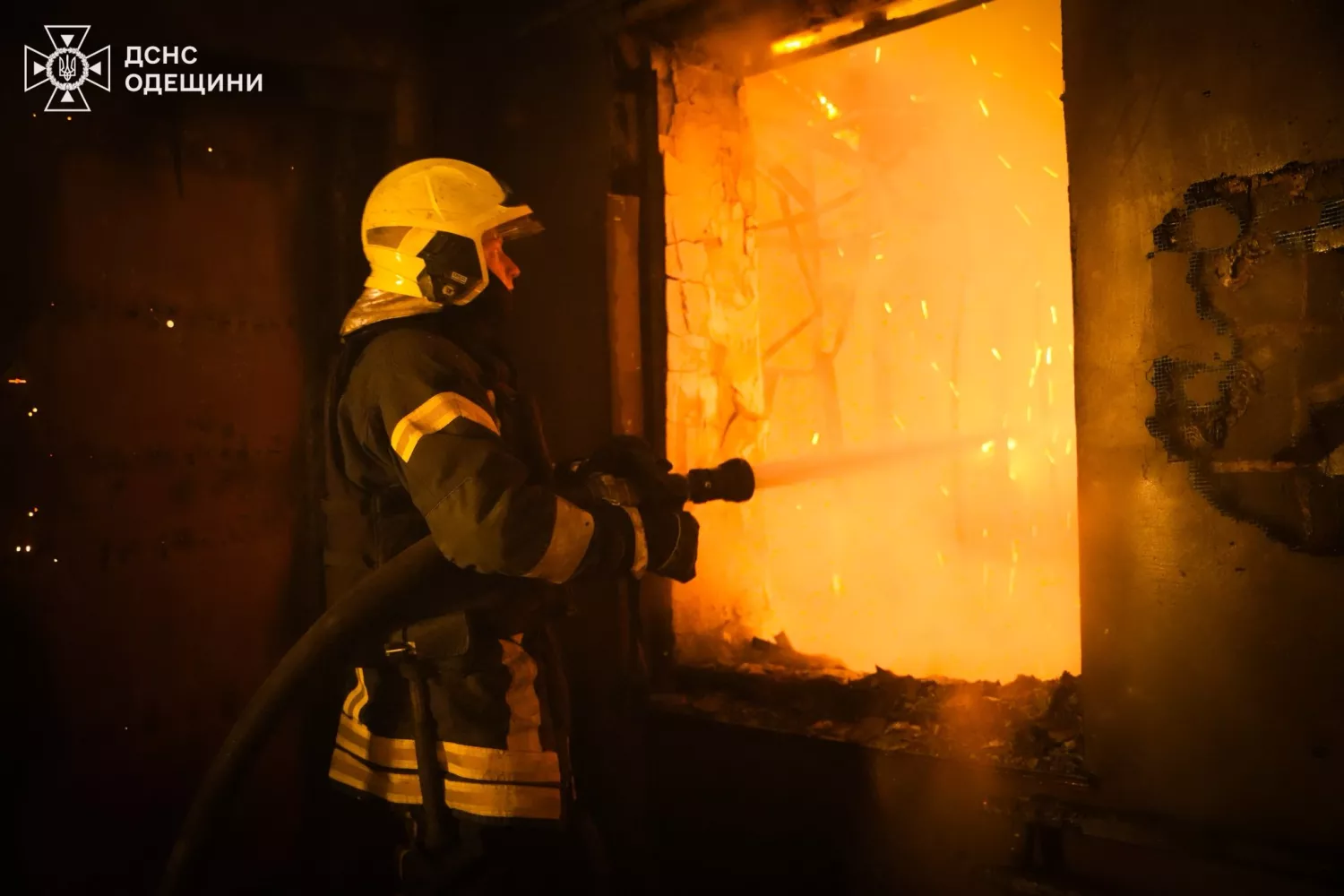 Наслідки обстрілу Одеси 21 лютого. Фото: ДСНС