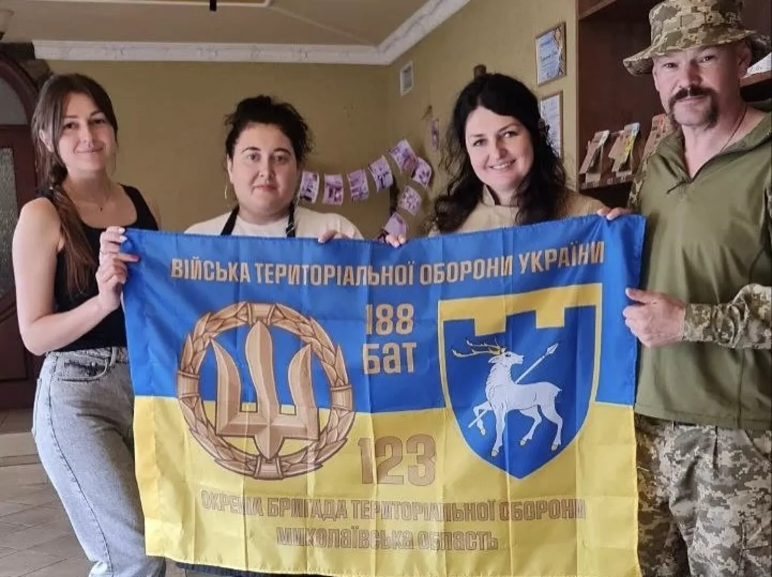 Олена Трофименко з чоловіком Андрієм і рідними. Фото: instagram, cheese_faino