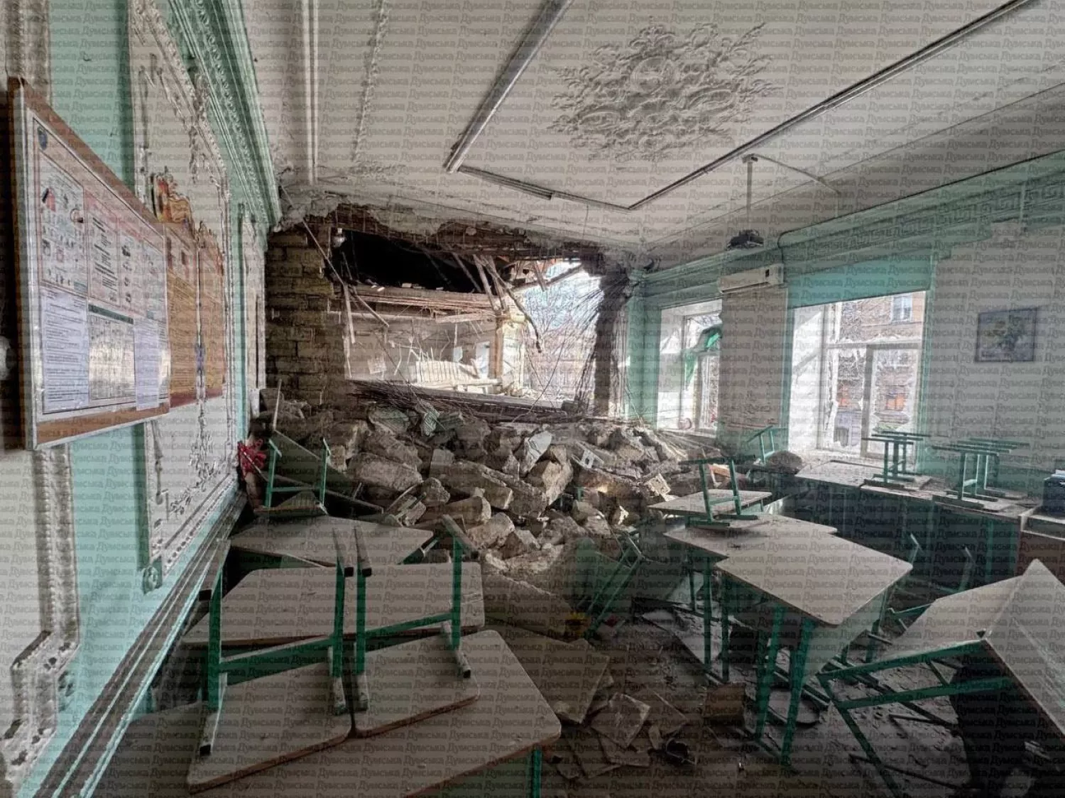 Історичну будівлю ліцею в Одесі пошкоджено внаслідок нічної атаки 21 лютого. Фото: Олександр Лончак