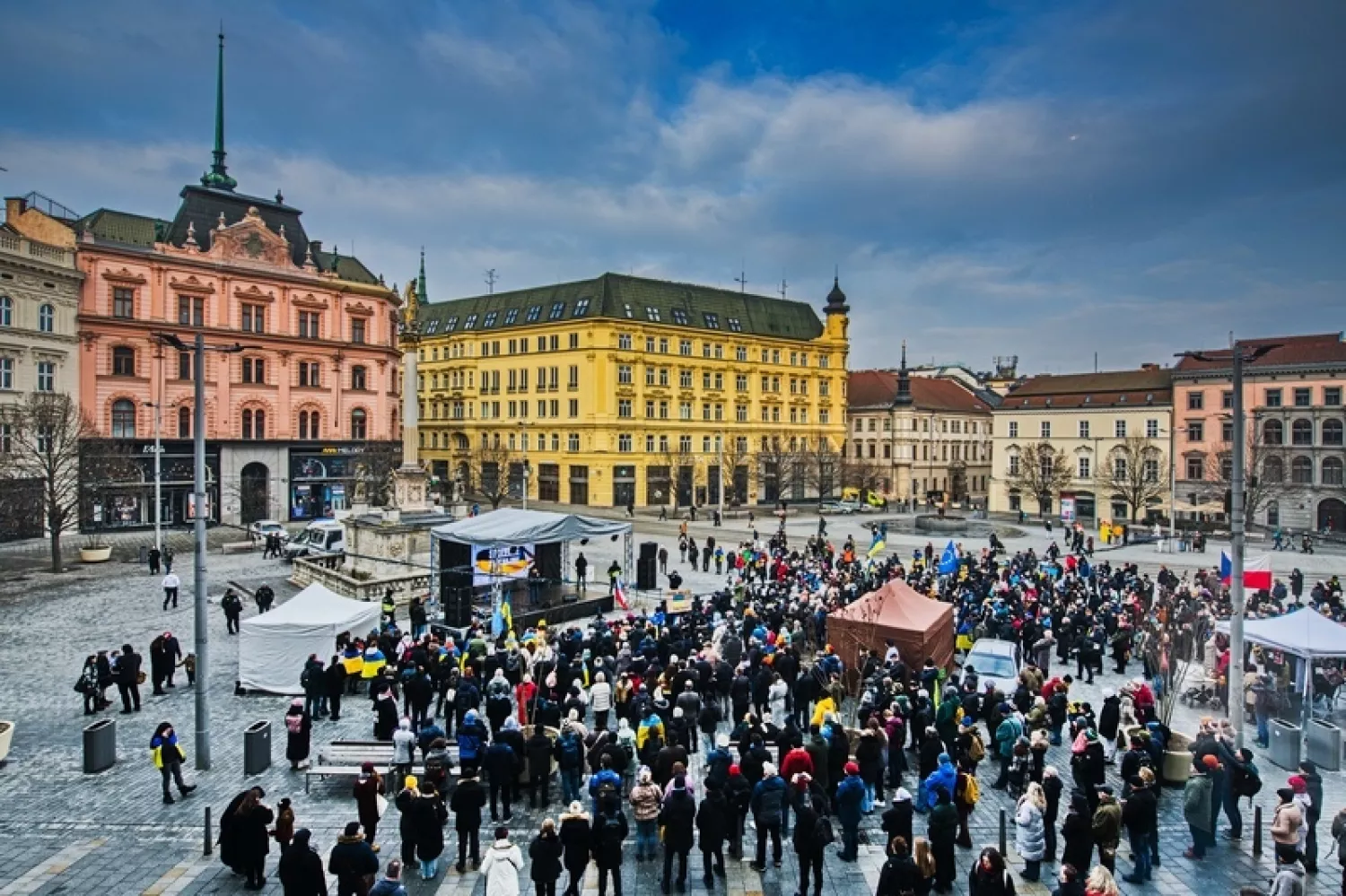 У Празі сотні людей вийшли на мітинг до річниці вторгнення РФ. Фото: ceskenoviny.cz