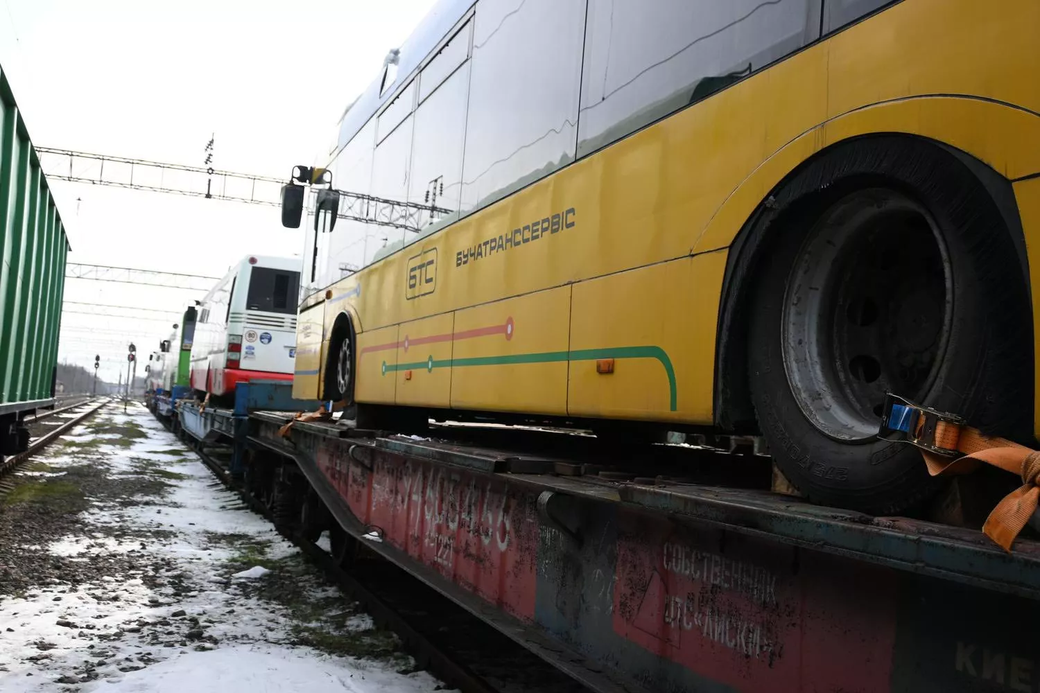 Одеса отримала перші шість автобусів у межах гуманітарної підтримки з Київщини. Фото: ОВА