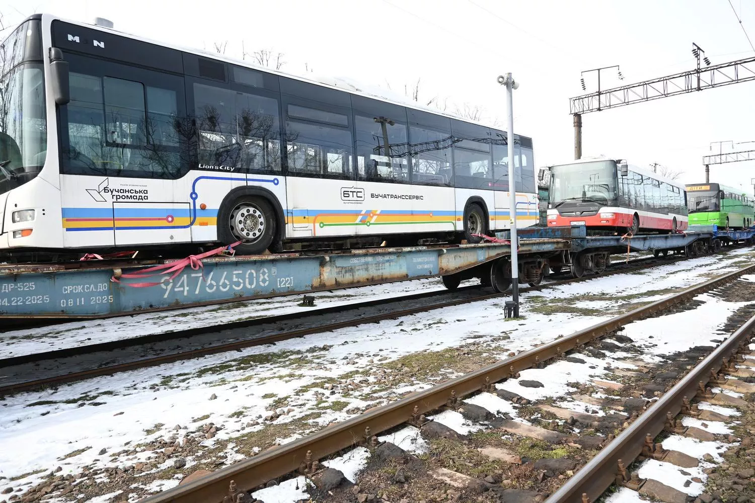Одеса отримала перші шість автобусів у межах гуманітарної підтримки з Київщини. Фото: ОВА