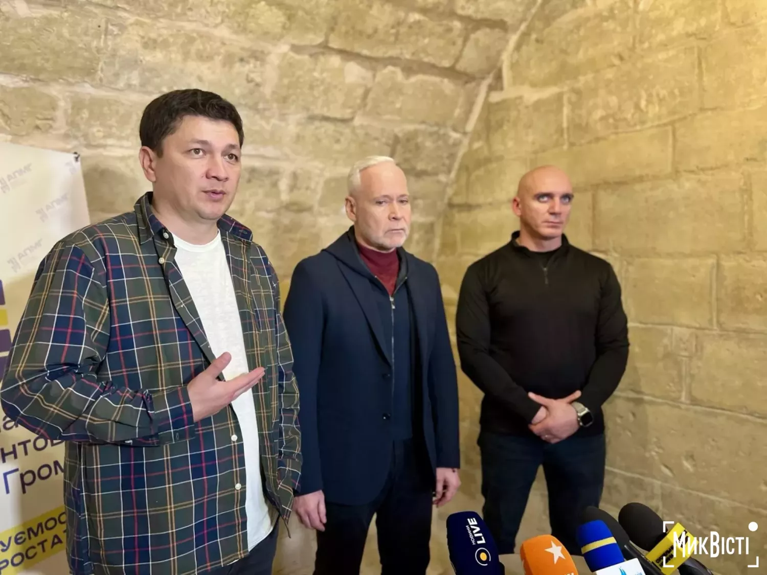 У Миколаєві 24 жовтня Віталій Кім, Ігор Терехов та Олександр Сєнкевич провели воркшоп Асоціації прифронтових громад та міст. Фото: «НикВести»