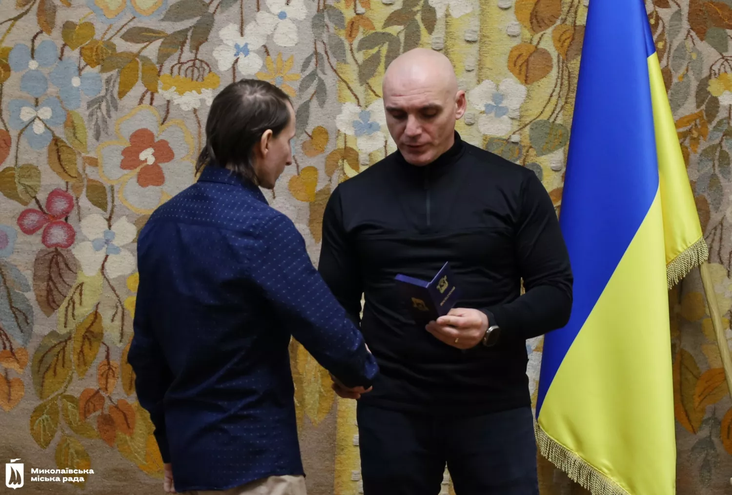 Церемонія нагородження відзнаки «За оборону Миколаєва». Фото: Миколаївська міська рада