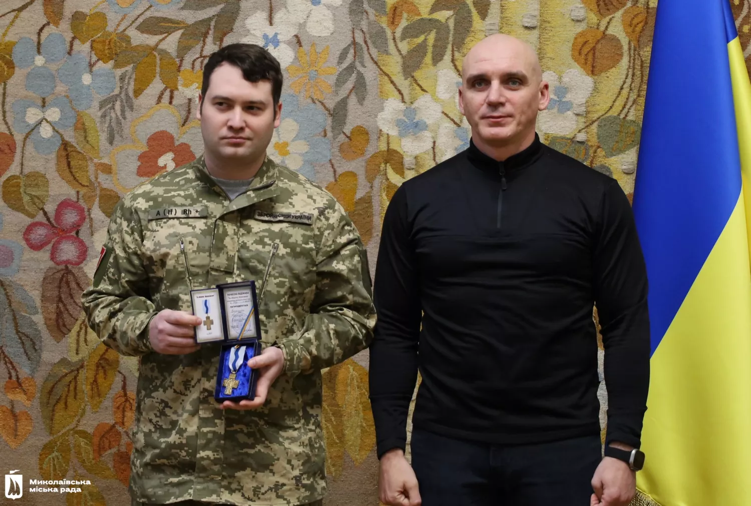 Церемонія нагородження відзнаки «За оборону Миколаєва». Фото: Миколаївська міська рада