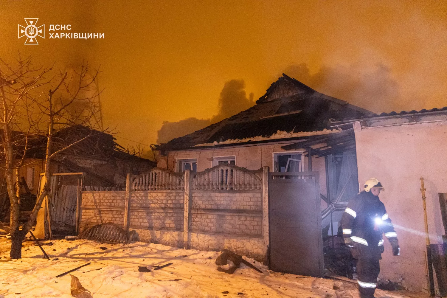 Наслідки обстрілу Харкова 26 лютого. Фото: ДСНС