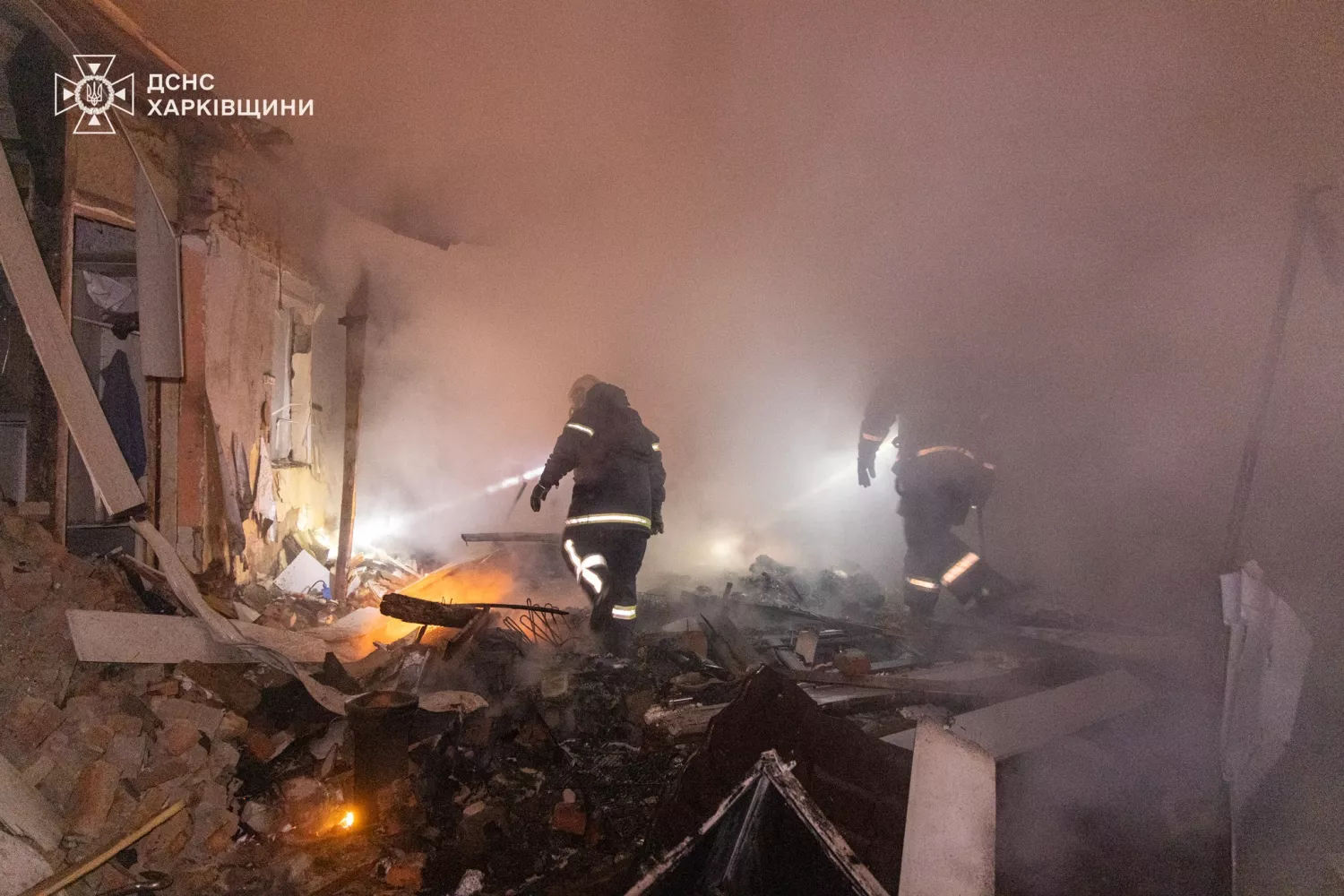 Наслідки обстрілу Харкова 26 лютого. Фото: ДСНС