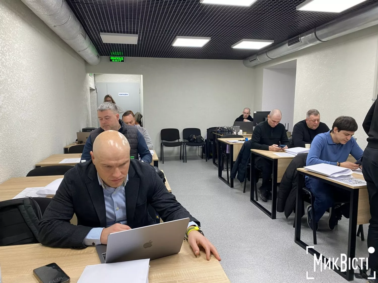 Депутати на засідання сесії 26 лютого. Фото: НикВести