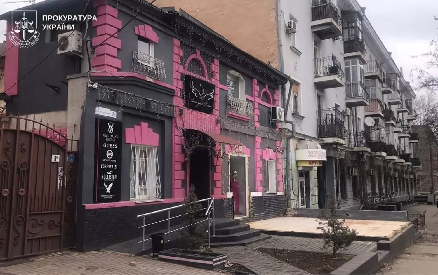 У центрі Миколаєва демонтували прибудову до магазину. Фото: Прокуратура Миколаївщини