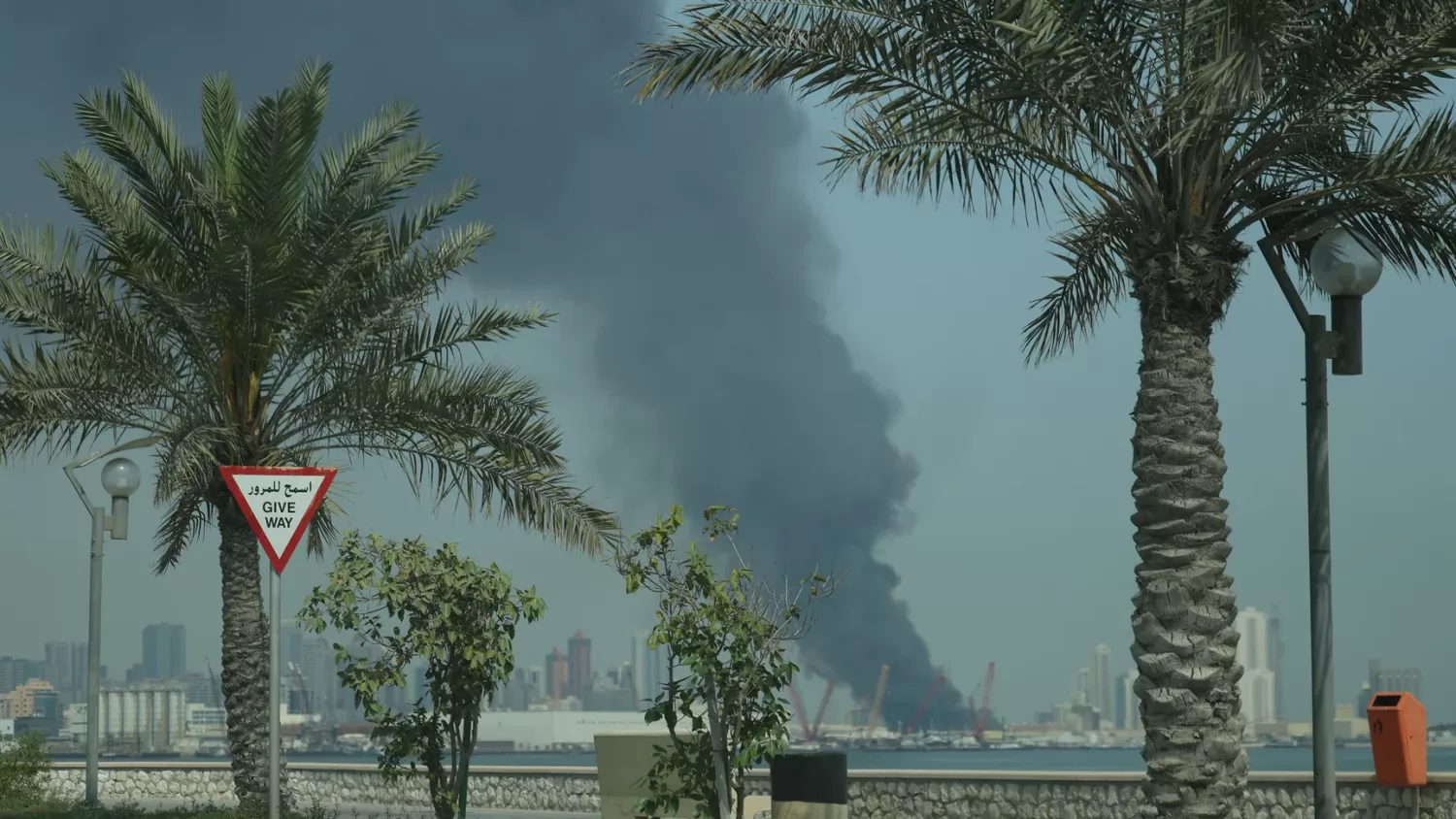 Удар по головному штабу 5-го флоту ВМС США в Манамі у відповідь на американо-ізраїльські атаки, 28 лютого 2026 року. Фото: Anadolu