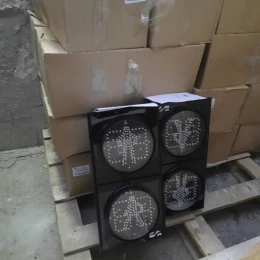 КСМЕП отримав світлофори у січні 2026 року. До цього вони перебували на складі постачальника. Фото: НикВести надали у адвокатському обʼєднанні «Закон»